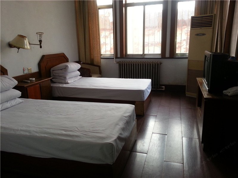 hotelPic