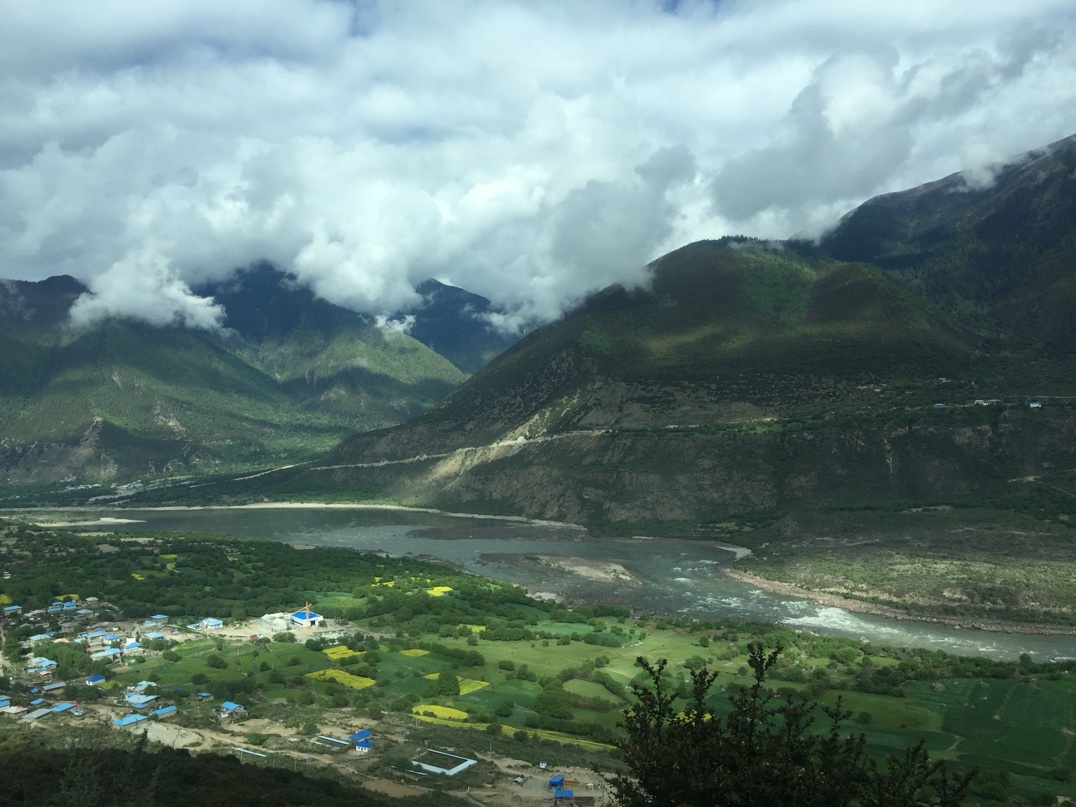 西藏拉萨-林芝-巴松措-大峡谷-南伊沟-苯日神山