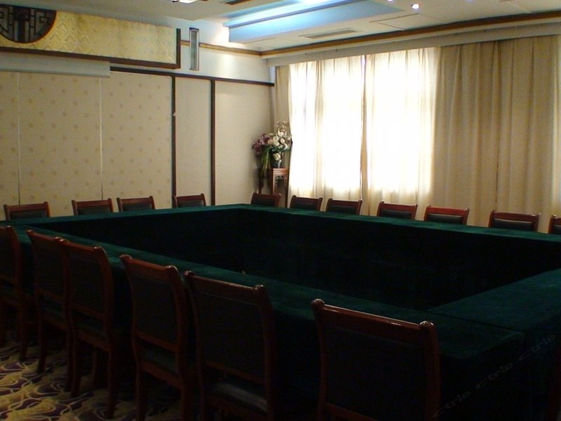 hotelPic
