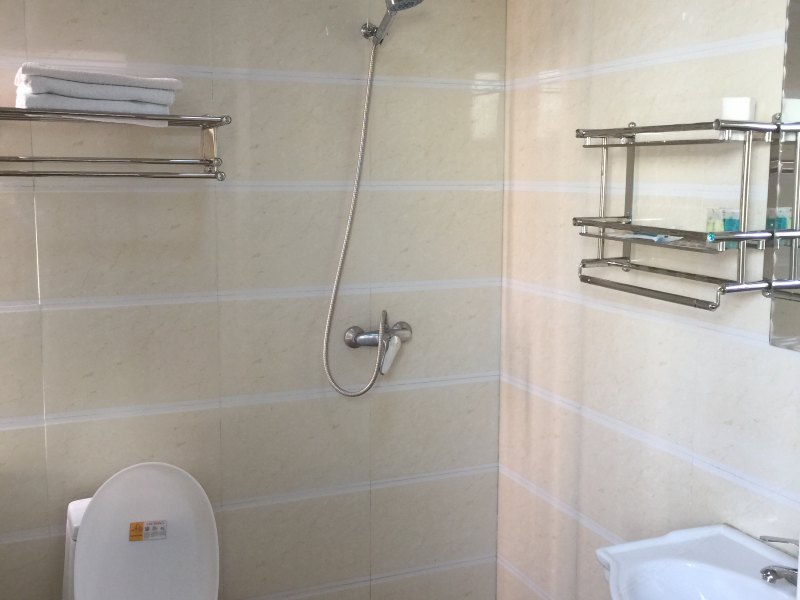 hotelPic