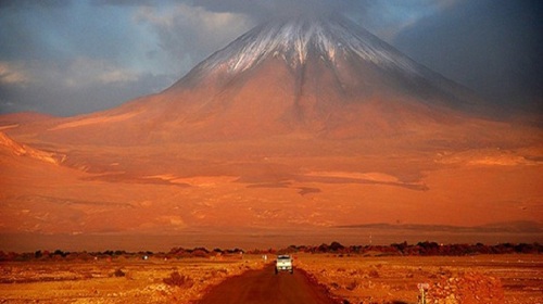 阿雷纳火山
