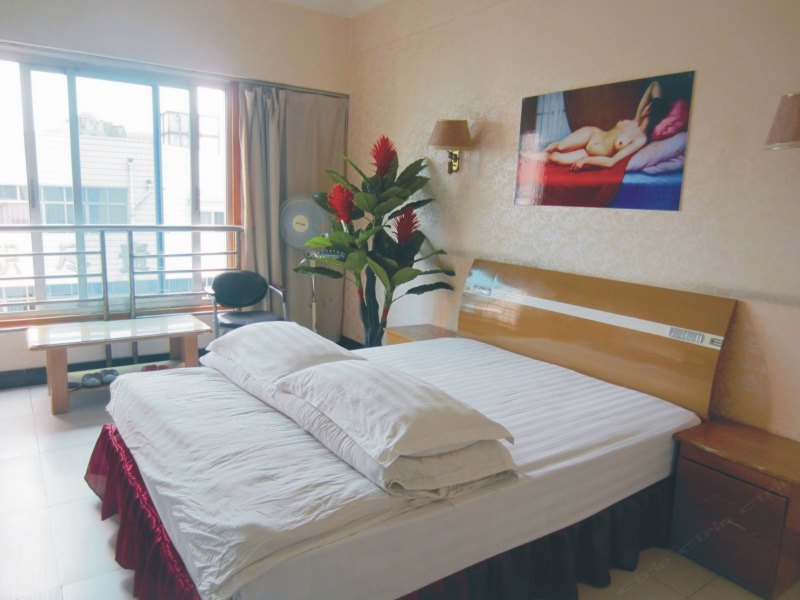hotelPic