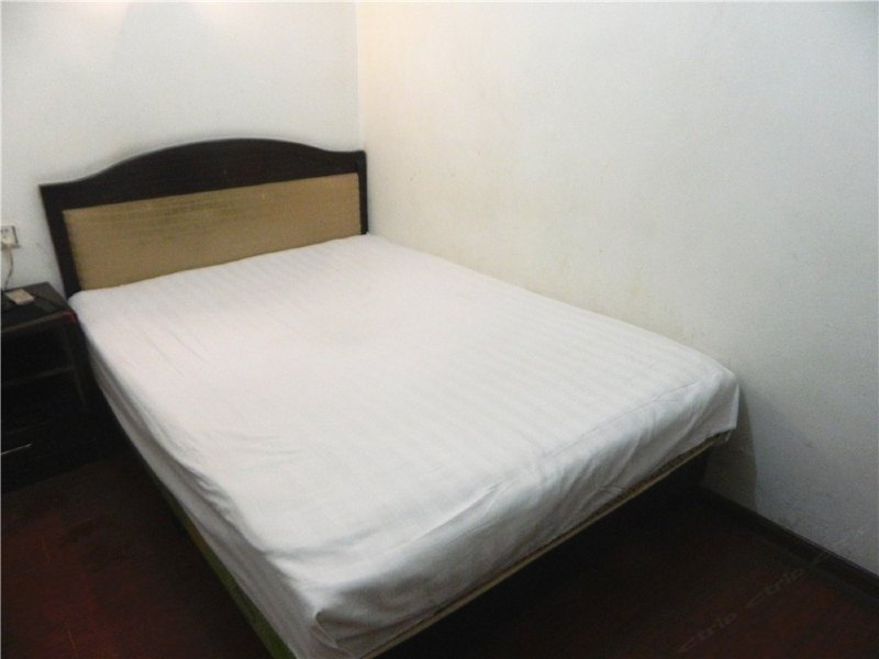 hotelPic