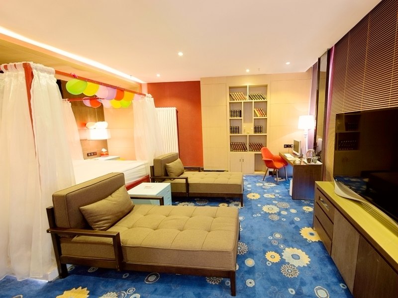 hotelPic