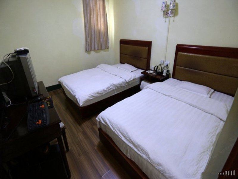 hotelPic