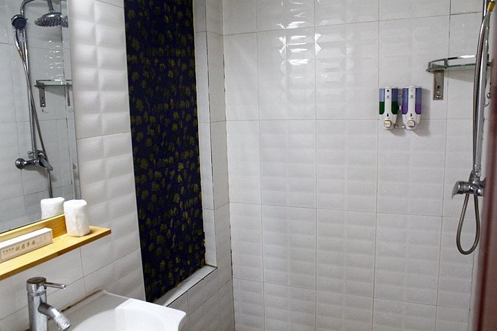 hotelPic