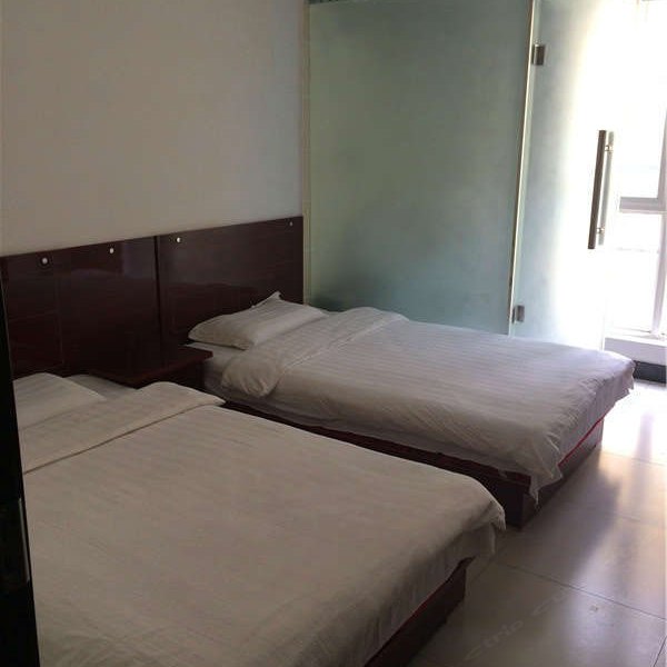 hotelPic