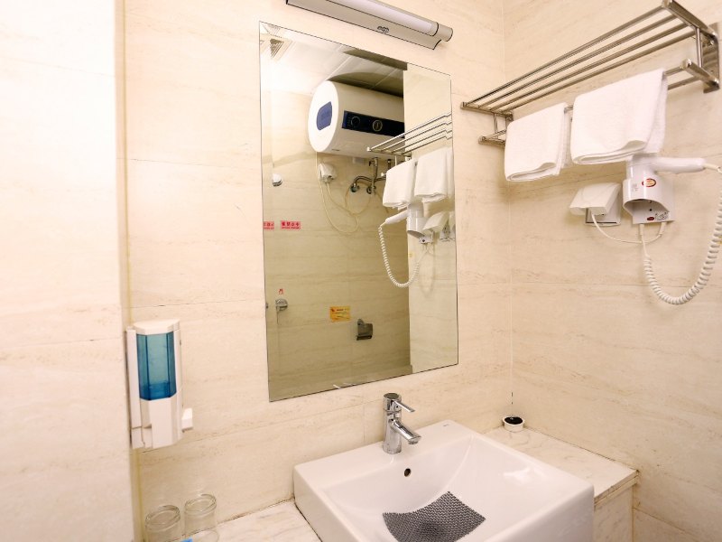 hotelPic