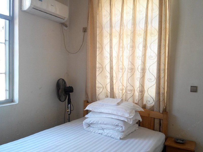 hotelPic
