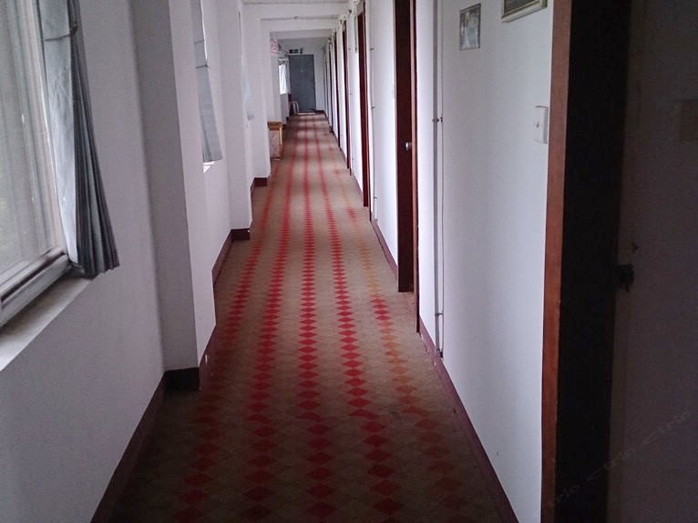 hotelPic