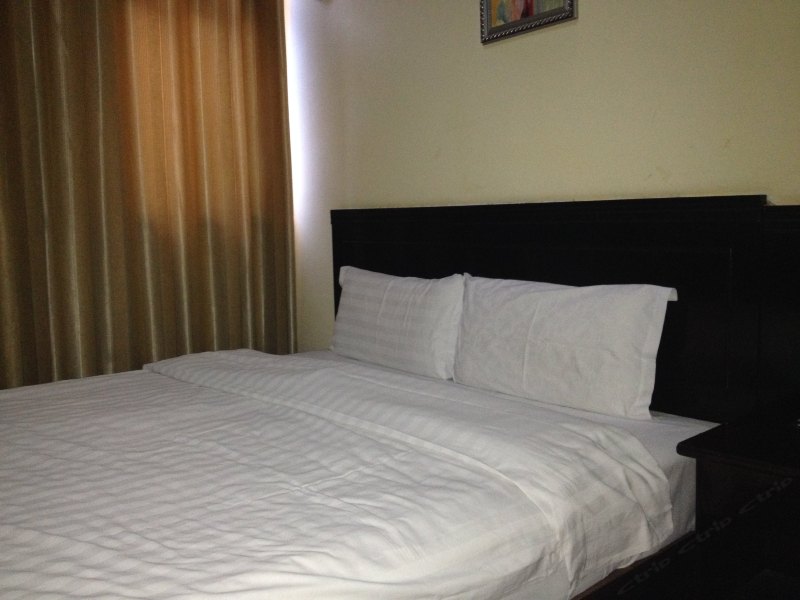 hotelPic