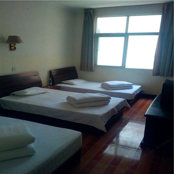 hotelPic