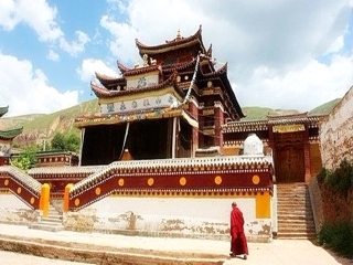 青海旅游要多少钱跟团_青海旅行报团_去青海旅游价格