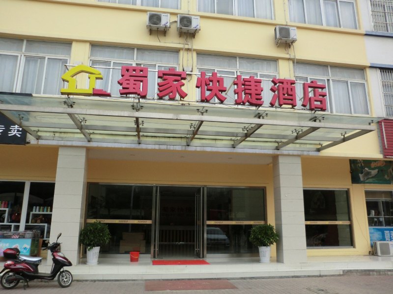 hotelPic