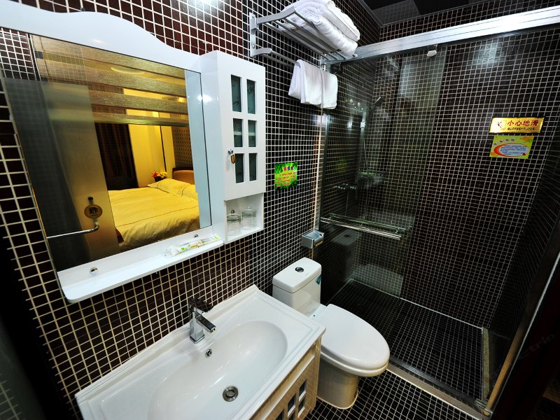 hotelPic
