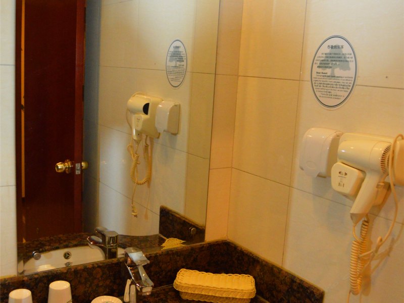 hotelPic