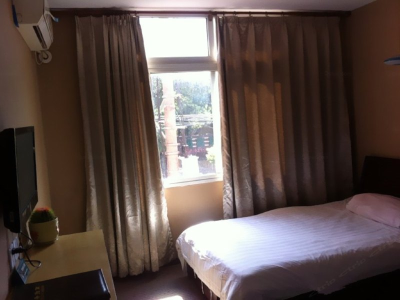 hotelPic