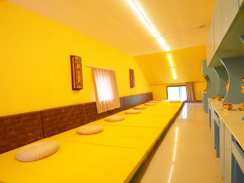 hotelPic