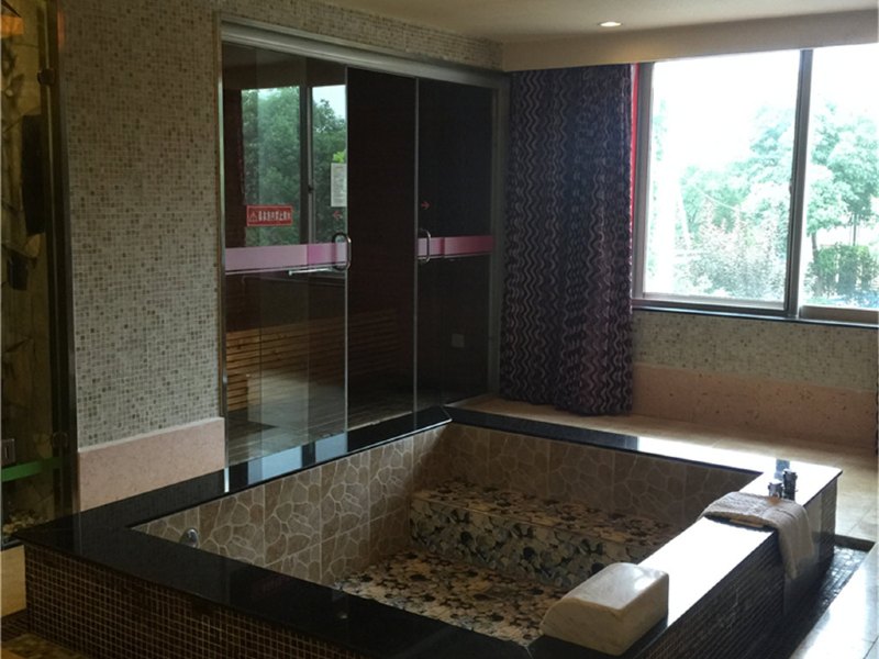 hotelPic