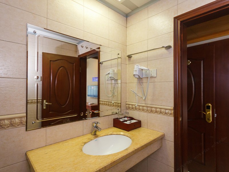 hotelPic