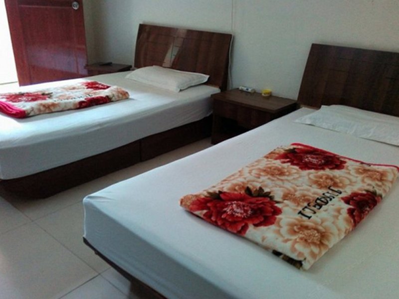 hotelPic