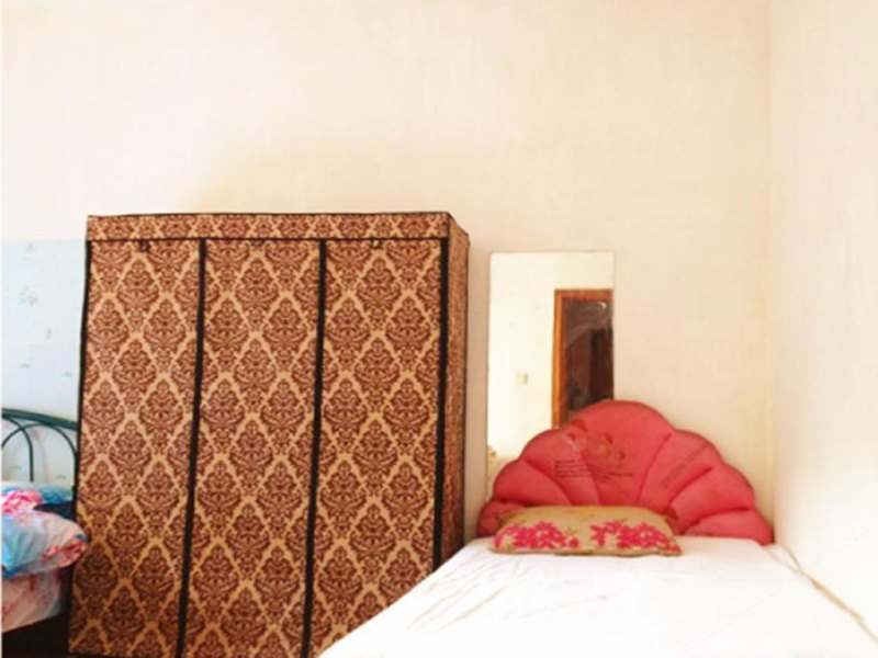 hotelPic