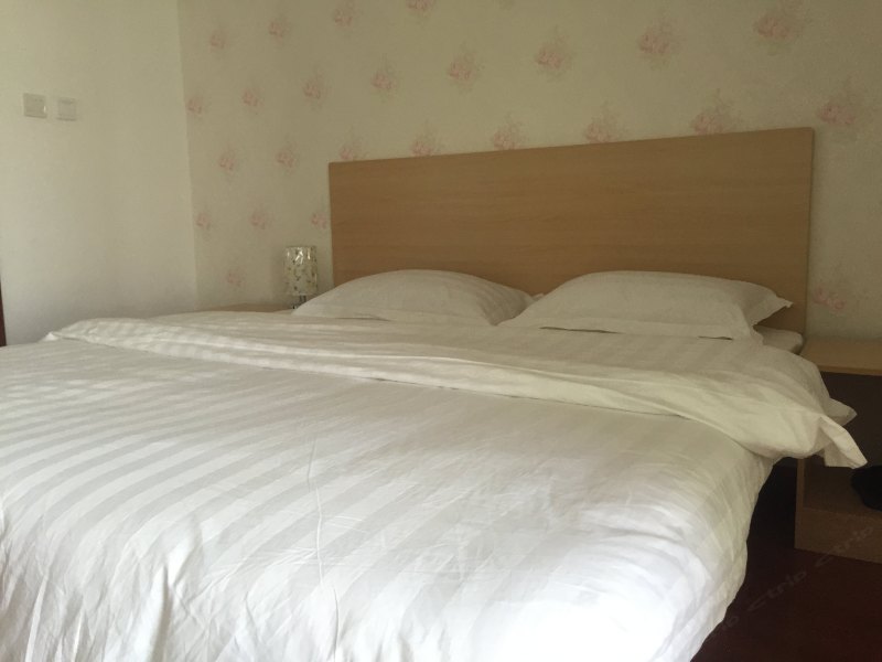 hotelPic