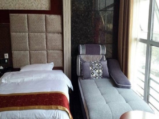hotelPic