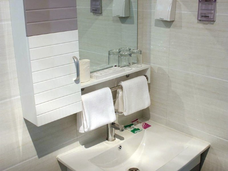 hotelPic