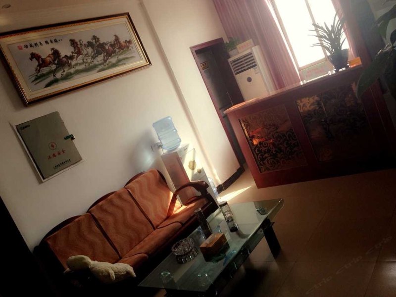 hotelPic