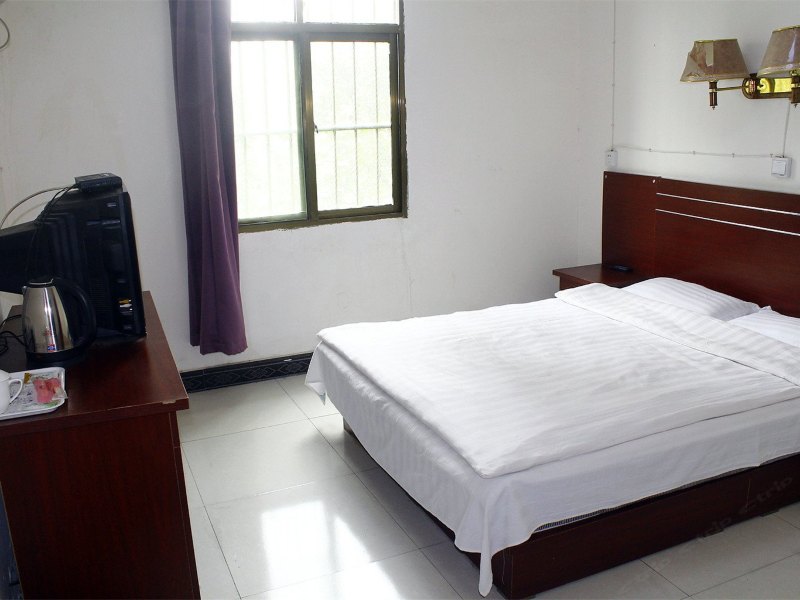 hotelPic