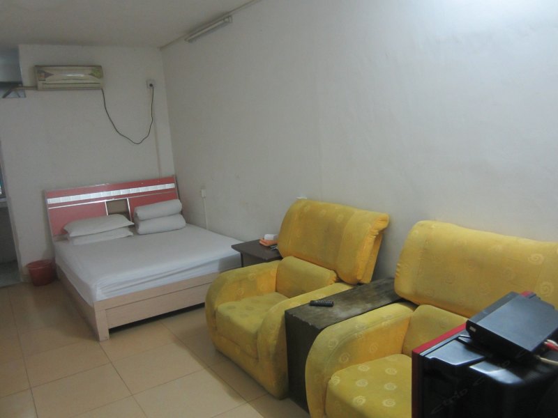 hotelPic