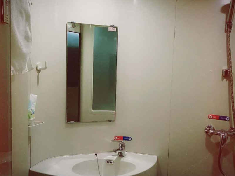 hotelPic