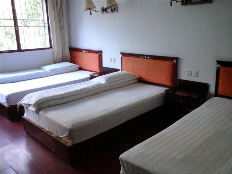 hotelPic