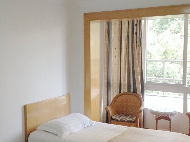 hotelPic