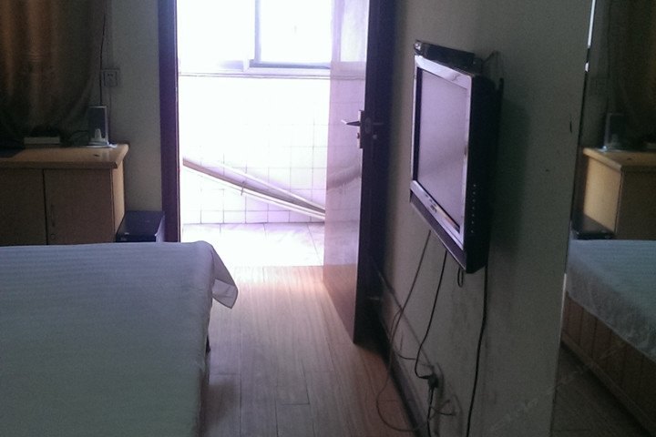 hotelPic