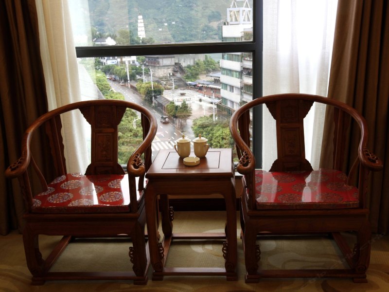 hotelPic