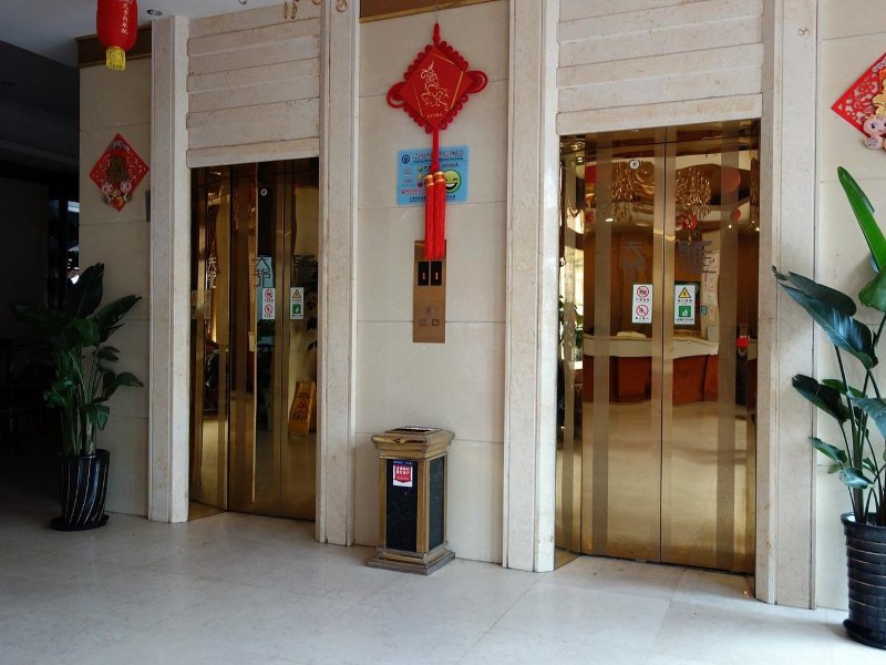 天雅村大酒店(上海长桥店)