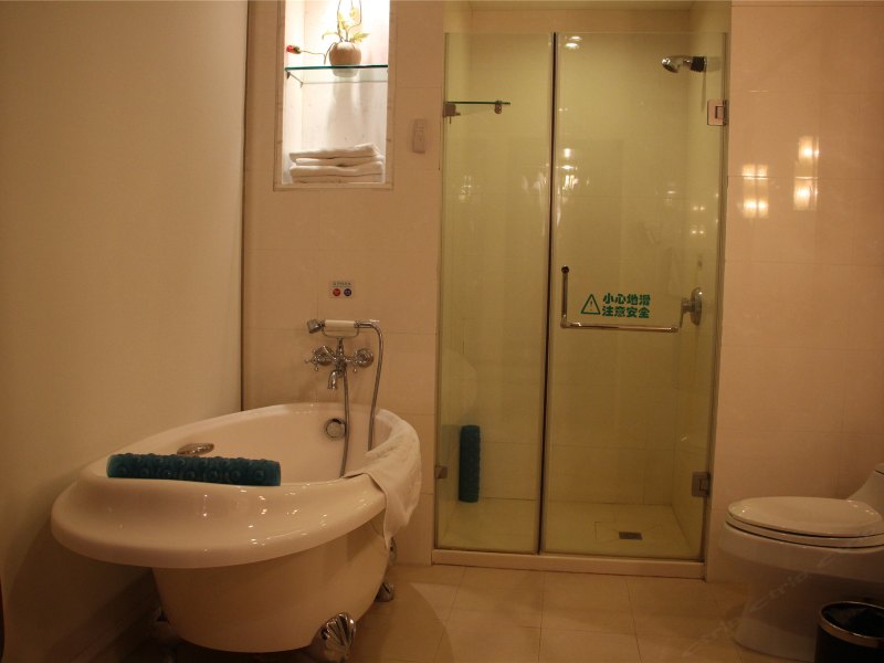 hotelPic