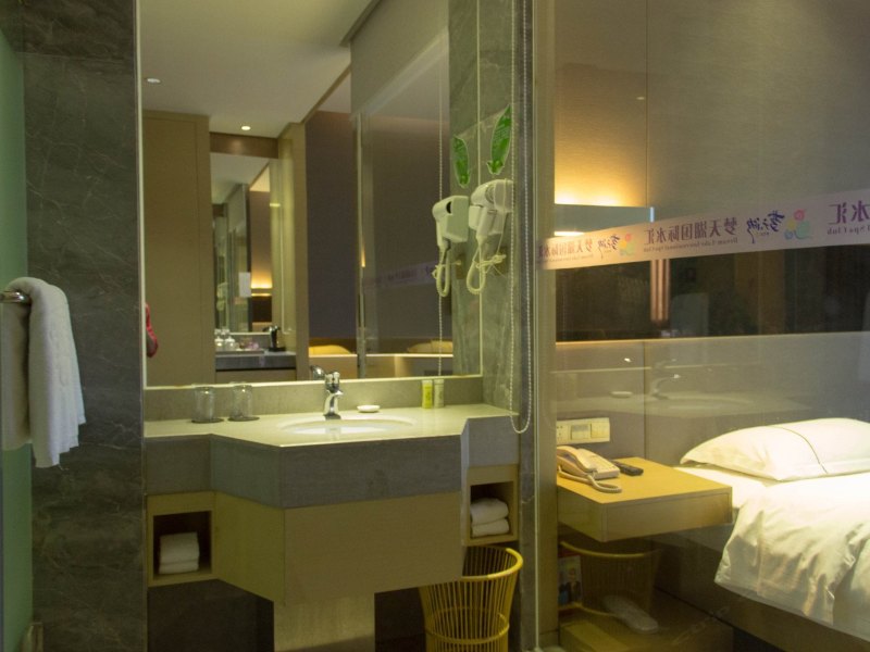 hotelPic