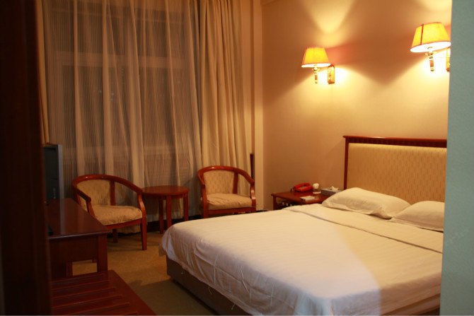 hotelPic