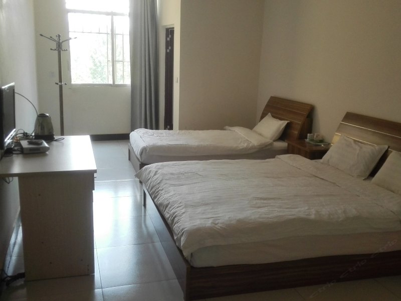 hotelPic