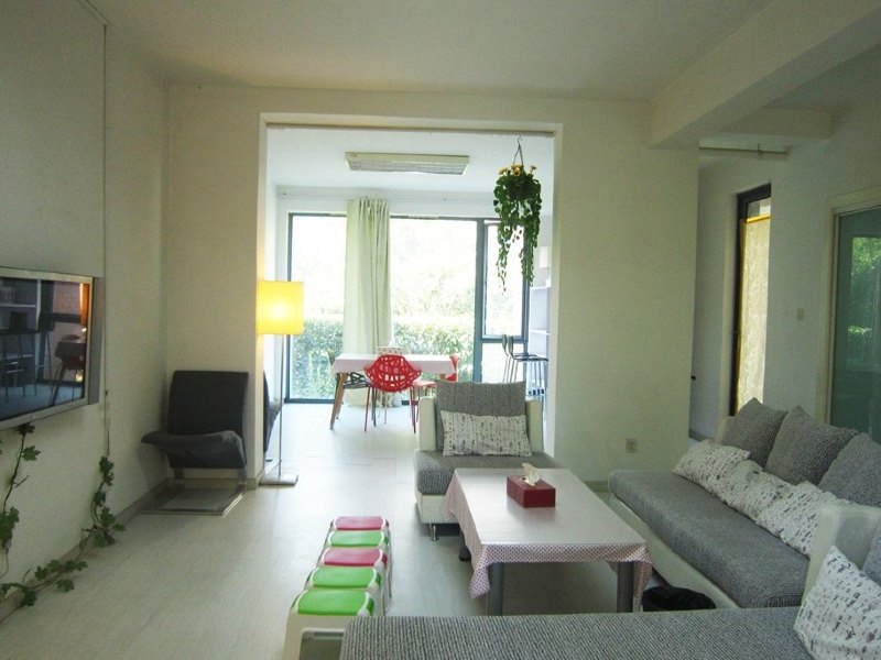 hotelPic
