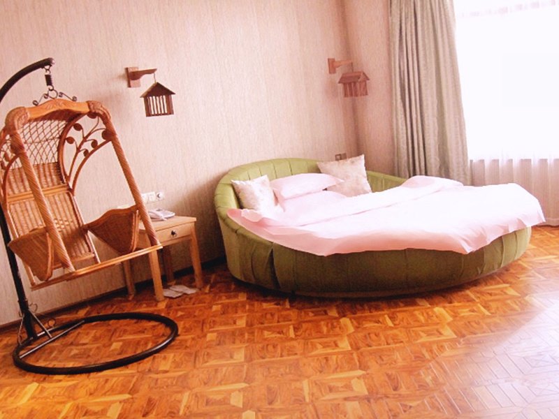 hotelPic