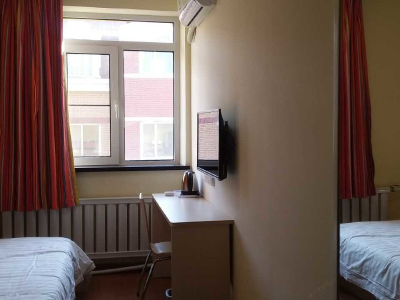 hotelPic
