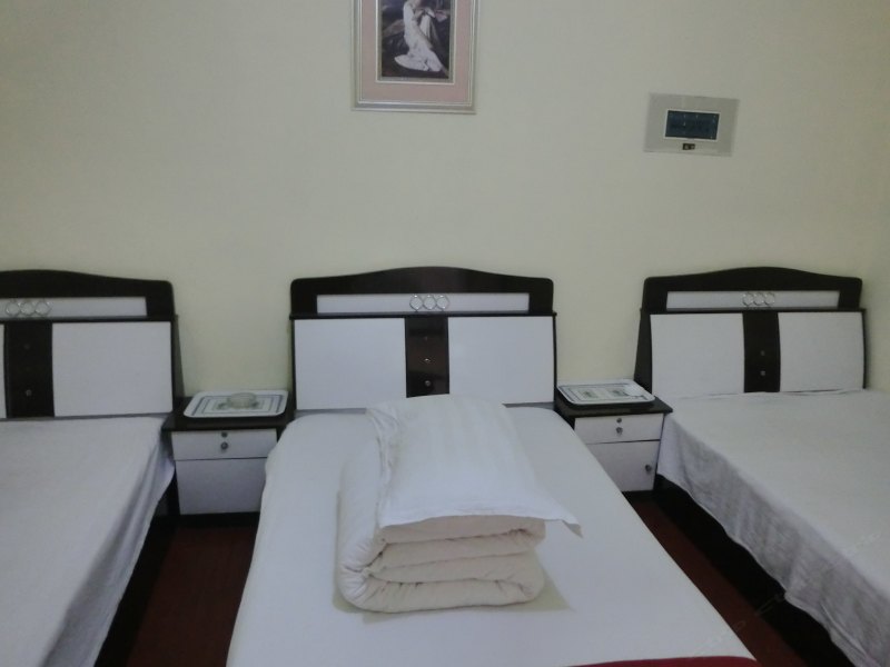 hotelPic