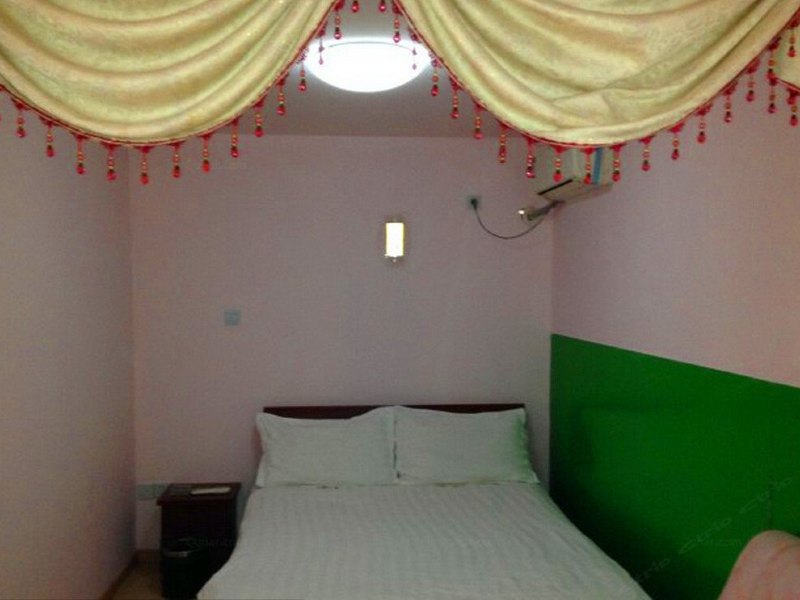 hotelPic