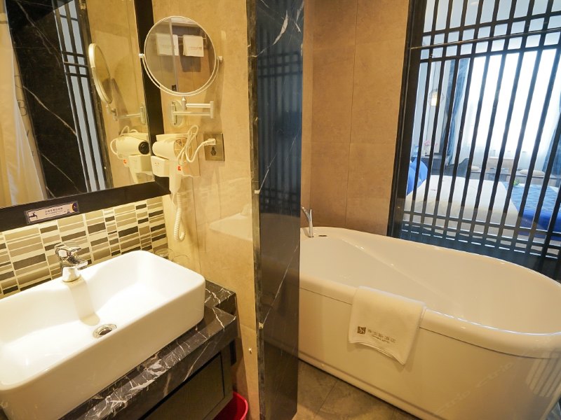 hotelPic