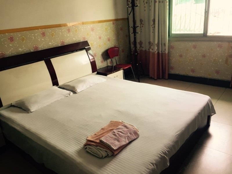 hotelPic