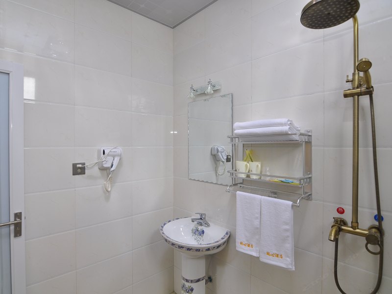 hotelPic
